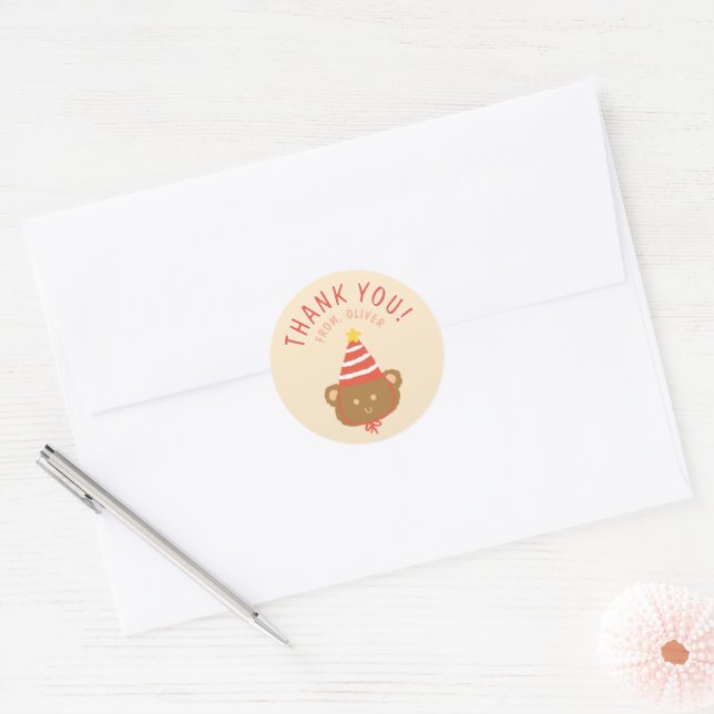 Ours heureux avec chapeau de fête Autocollant d'an (Enveloppe)