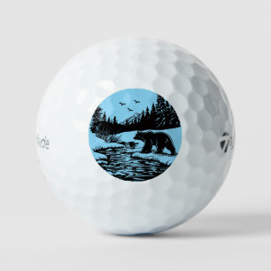 Ours majestueux au bord de l'étang Balles de golf