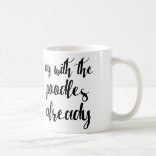 Oy avec la tasse de caniches