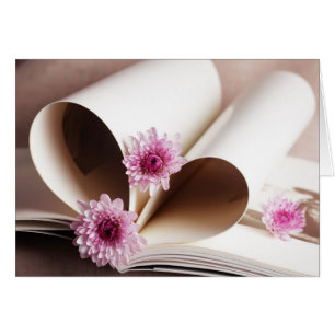 Pages d'un livre en forme de coeur