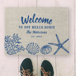 Paillasson Bienvenue à notre Beach House Vintage Shells Custo<br><div class="desc">Accueillez les visiteurs à votre maison de plage avec ce tapis de porte super mignon avec des coquilles vintages dressées contre un arrière - plan de lin faux tan. Ajoutez 4 lignes de texte personnalisé à personnaliser. Idéal pour une maison de plage, location de vacances, gîte de bord de mer...</div>