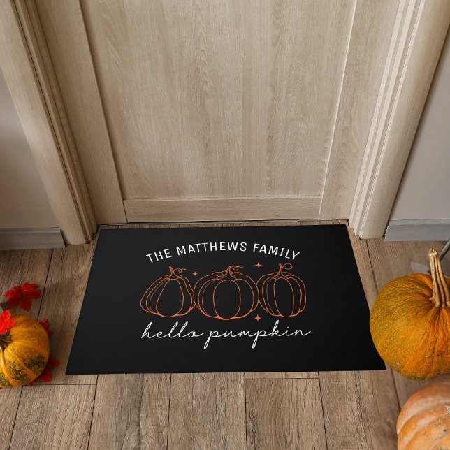Paillasson Bonjour Citrouille personnalisé Nom de famille Aut (A festive fall indoor or outdoor custom name doormat to welcome guests or trick-or-treaters!)