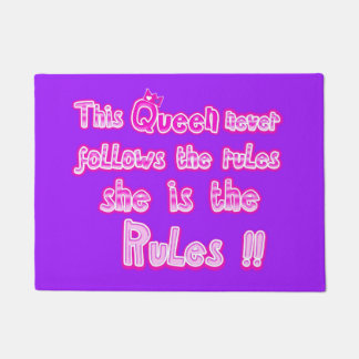 Paillasson Cette reine ne suit jamais les règles violettes