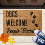 Paillasson Chiens Bienvenue Funny Animaux Amoureux de les chi<br><div class="desc">Voici le tapis de porte parfait pour tous les amoureux de les chiens ! Ce tapis moderne et élégant est le moyen idéal pour accueillir les clients dans votre maison avec une touche d'humour et de gentillesse. Le faux matériau de coco est à la fois durable et respectueux de l'environnement,...</div>