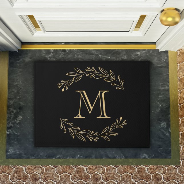 Paillasson Élégant Black Gold Wreath Famille Monogramme initi (elegant black and gold monogram doormat)
