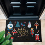 Paillasson Fa La Oh What Fun Christmas Nutcracker Famille<br><div class="desc">Belle, fantasque et magique tapis de famille de Noël. Nous avons peint à la main toutes les illustrations et la typographie que vous voyez sur notre conception de tapis de portes. Notre design comprend un casse-noix, un roi de souris croustillant, des danseurs de ballet croustillant, des sucres de canne, des...</div>