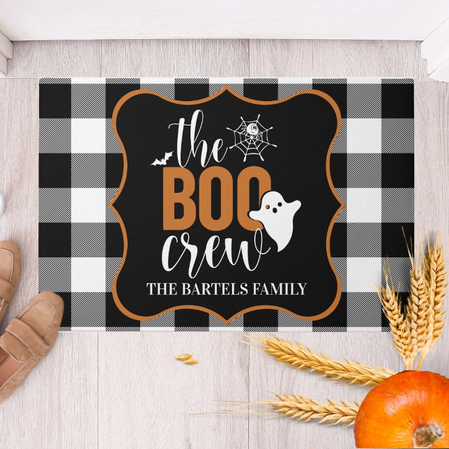 Paillasson Halloween personnalisées noir et orange chez Boo C (The Boo Crew Black and Orange Custom Halloween Doormat - Just add your name or special text!)