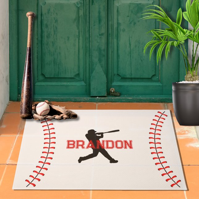 Paillasson Joueur De Baseball Silhouette Avec Nom Thème De Sp (Personalized Name Baseball Sports Theme Red White Front Door or Bedroom Doormat With Baseball Player)