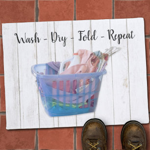 Paillasson Lave-Linge Colorée Sur Les Couvercles Dans Panier