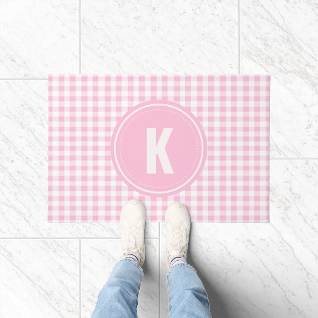 Paillasson Monogramme à motif gingham rose et blanc élégant (Intérieur)