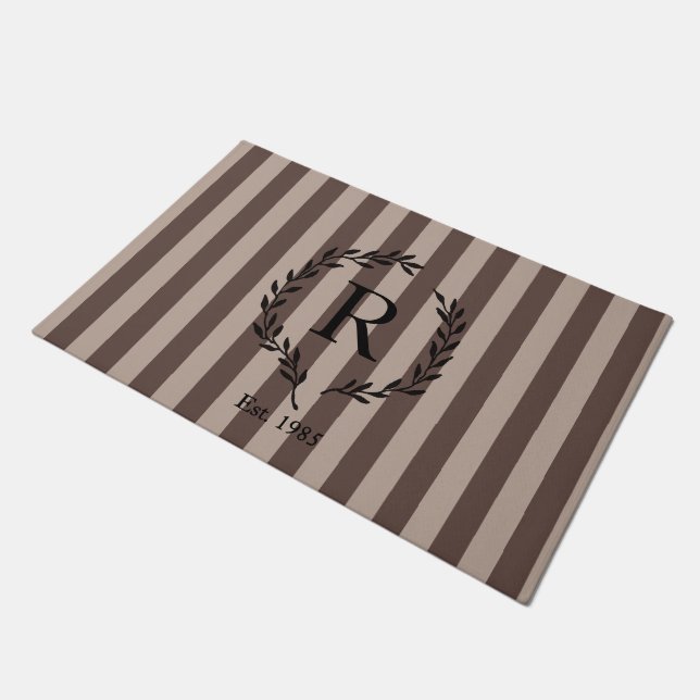 Paillasson Monogramme Couronne Rayures Marron et Beige (Incliné)