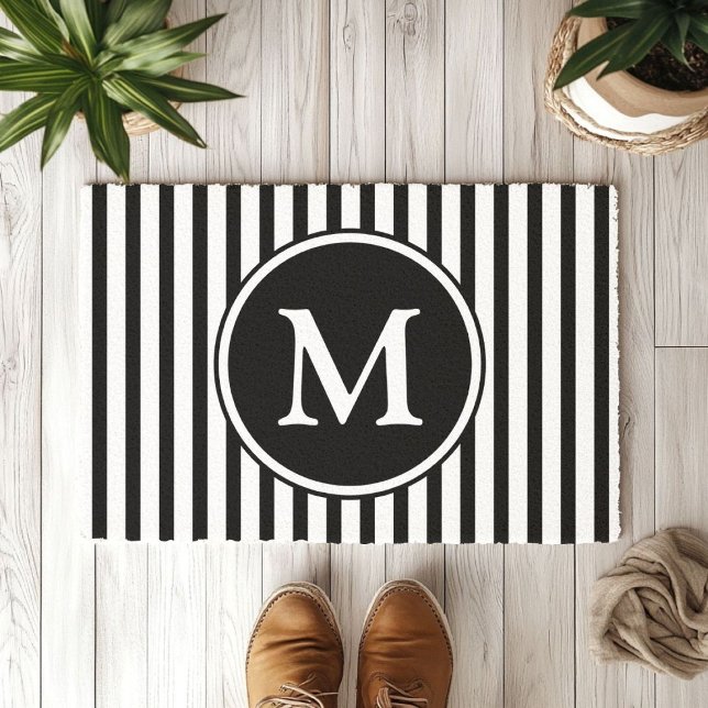 Paillasson Monogramme Sur Bandes Noires Et Blanches (Elegant Black And White Monogram Doormat)