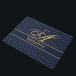 Paillasson Monorgam Navy Blue Gold Polkadot Newlywes Mariage<br><div class="desc">Élégant cadeau mariage commémoratif pour les jeunes mariés,  vous permettant d'ajouter leur nom de famille,  monogramme,  noms et date de mariage. Motif ici est un beau bleu marine profond avec motif de polkadot or.</div>