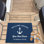 Paillasson Nautical Navy Blue Welcome Aboard Nom du bateau An<br><div class="desc">Le matelas nautique "Welcome Aboard" présente un design simple et élégant de style marin bleu et blanc côtier avec un accent d'ancre de bateau. Personnalisez le texte personnalisé avec le nom de votre bateau ainsi que son emplacement ville et état. Fait un grand cadeau à thème nautique pour les propriétaires...</div>