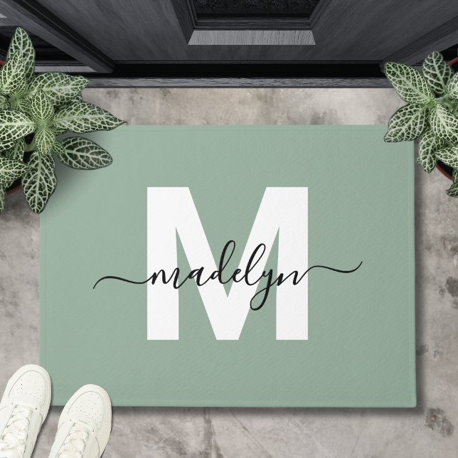Paillasson Nom personnalisé en écriture cursive vert sauge él (Custom Elegant Sage Green Monogram Script Name Doormat)