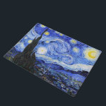 Paillasson Nuit étoilée par Vincent Van Gogh<br><div class="desc">Peinture à l'huile du maître hollandais Vincent Van Gogh (1853-1890) Probablement son tableau le plus célèbre, Van Gogh peint "La Nuit étoilée" en 1889 de mémoire alors qu'il se trouvait dans un asile en France où il s'est enregistré pour la dépression.La scène dépeint la vue depuis sa fenêtre de chambre....</div>