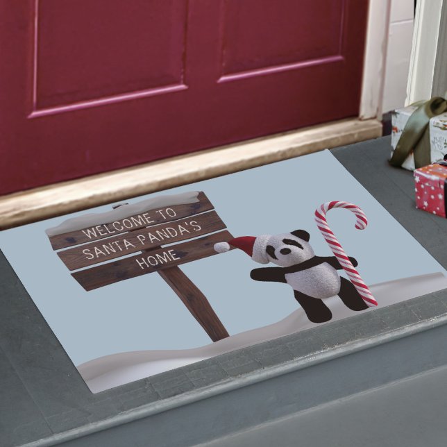 Paillasson Panda de Noël Nom de famille Porte de vacances (Santa Panda is coming to down and to welcome your guests this holiday season with this cute doormat)