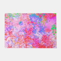 Rose pastel et rouge avec paysage d'hortensia bleu