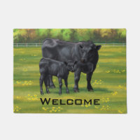 Vache d'Angus noir et veau mou en pâturage d'été
