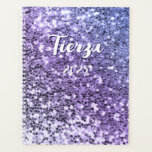Paillettes Personnalisées Ombré Violet Chunky<br><div class="desc">Un nom moderne et audacieux en blanc avec une ombre portée bleu foncé sur un planificateur vierge. La taille, la couleur et le style de la police sont personnalisables. Augmentez la taille de la police pour les noms courts si vous le souhaitez. L'arrière-plan est un faux confetti ombré bleu violet...</div>