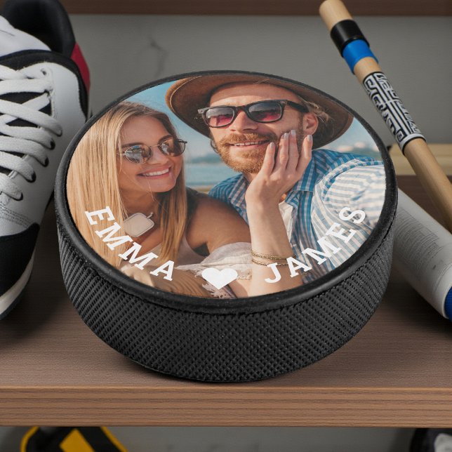 Palet De Hockey Cute Love Heart Photo Couples Noms personnalisés (Créateur téléchargé)
