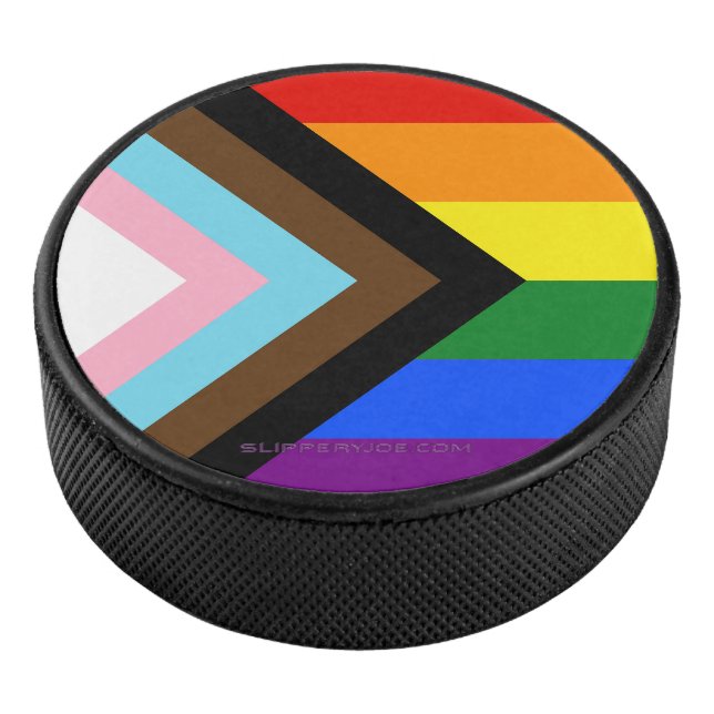 Palet De Hockey Drapeau de fierté Progress Pride de SlipperyJoe's  (3/4/2016 12:00:00 AM)
