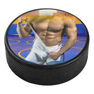 Palet De Hockey La bosse musculaire de l'homme musclé de SlipperyJ