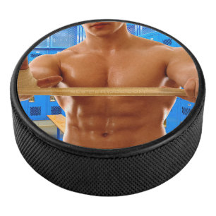 Palet De Hockey La chemise de SlipperyJoe homme musclé imberbe poi