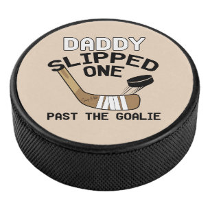 Palet De Hockey Le papa a glissé un après le gardien de but drô