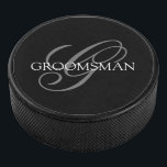 Palet De Hockey Monogramme Groomsman<br><div class="desc">Faites votre propre rondelle de hockey sur mesure. Personnalisez ce design avec votre propre texte. Vous pouvez customiser cette conception en sélectionnant le lien "customiser plus loin" si vous le souhaitez.</div>
