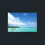 Palmier à Bora Bora lagon toile imprimé<br><div class="desc">Plan paysager en toile d'une petite île avec un palmier dans le lagon turquoise de l'île tropicale Bora Bora près de Tahiti en Polynésie française.</div>