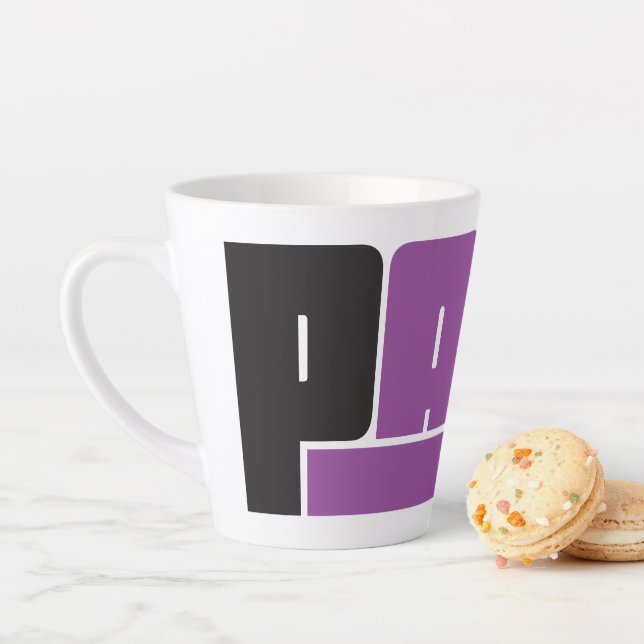 Pana Noir & Purple Latte Mug (En situation)