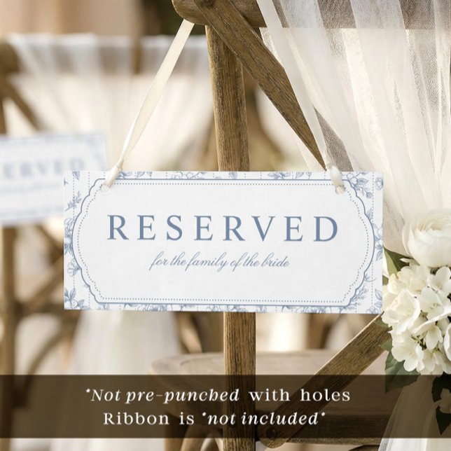 Panneau de chaise suspendue bleu poussiéreux vinta (Dusty blue vintage French floral reserved chair sign for wedding ceremony.)