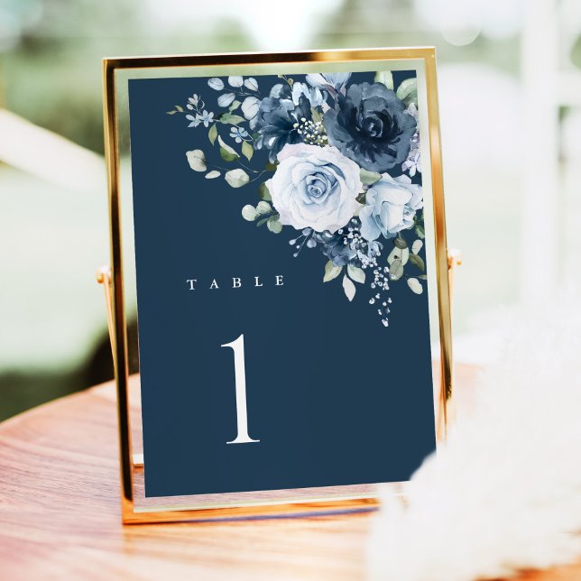 Panneau de numéro de table de mariage floral bleu  (Navy floral table number in a gold frame with blue watercolor flowers, elegant wedding table decor)