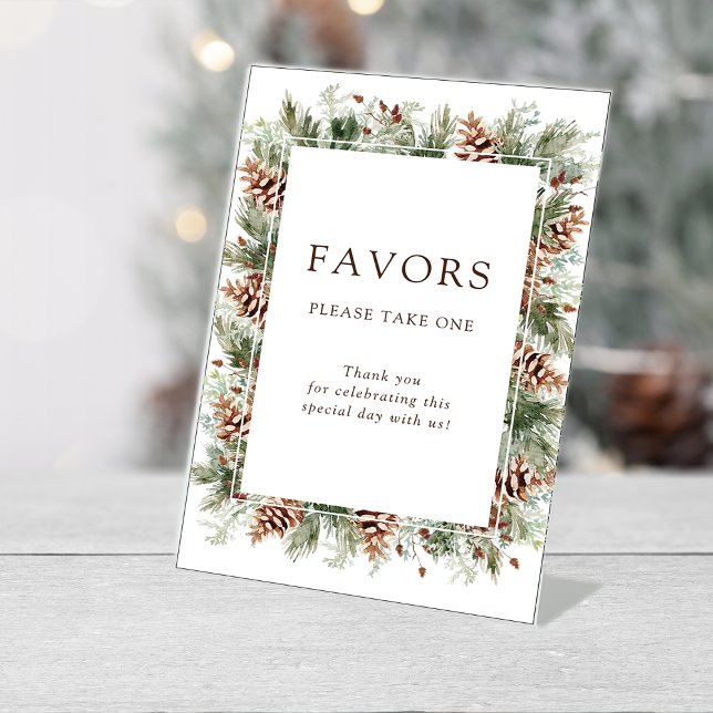 Panneau de socle de mariage favorisant l'hiver (Pinecone Floral Winter Favors Wedding Table Top Pedestal Sign by Painted Paperie
)