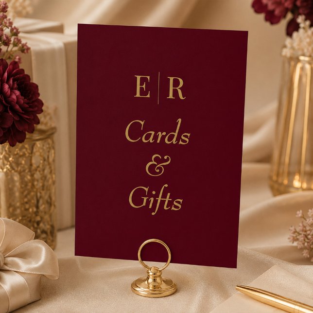 Panneau de table Cartes et Cadeaux Monogramme Or B (Burgundy Gold Monogram Cards and Gifts Table Sign on a wedding table with burgundy and gold decor )
