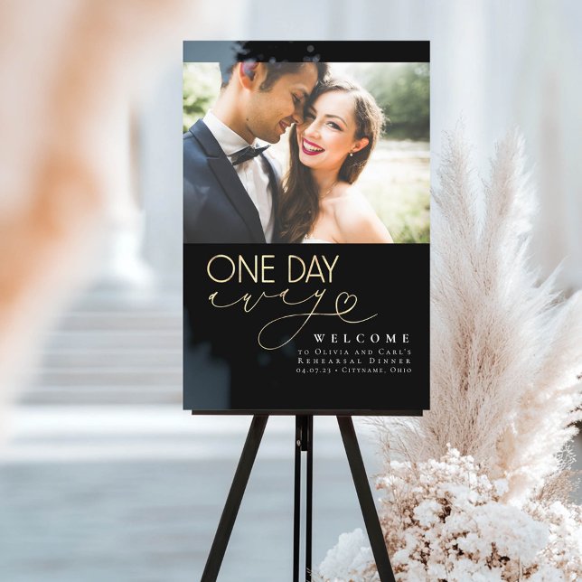 Panneau En Acrylique Élégant Dîner de répétition noire Photo de bienven (Rehearsal Dinner Welcome Sign with Photo)