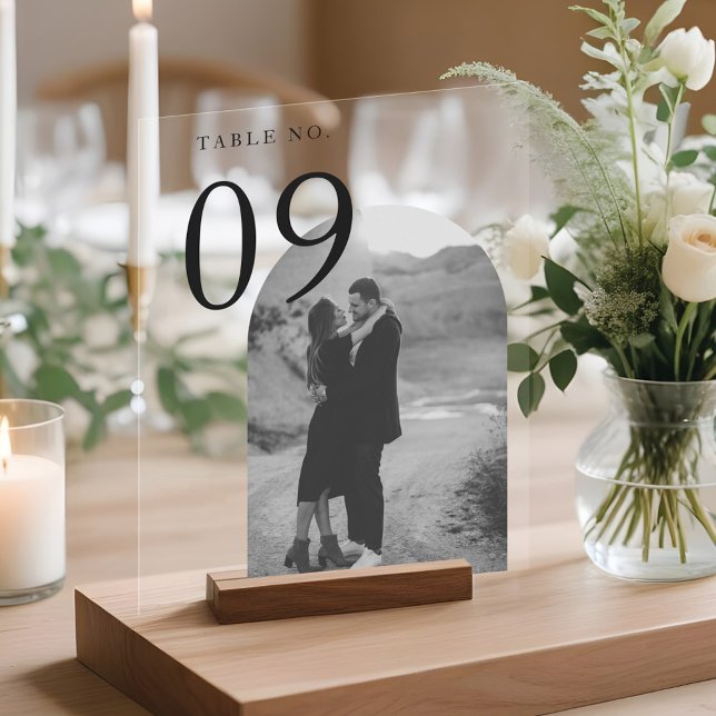 Panneau En Acrylique Mariage photo moderne Arch Couple Numéro de tablea (Modern Arch Couple's Photo Wedding Table Number Acrylic Sign)