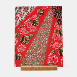 Panneau En Acrylique Tissu rouge éclatant avec floral complexe et