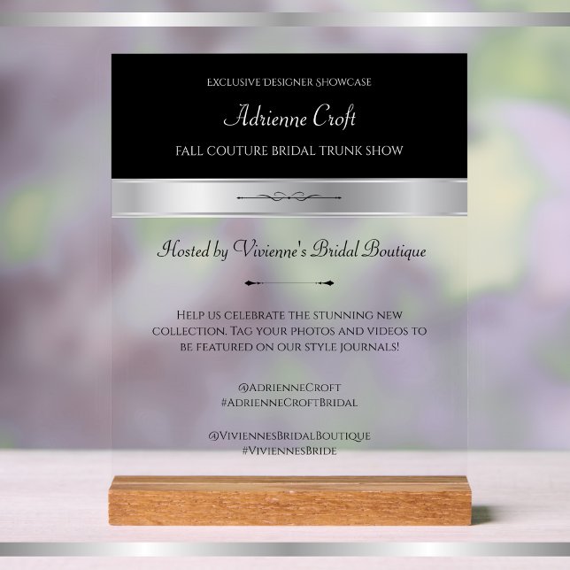 Panneau En Acrylique Vitrine de Luxe pour Mariée Acrylique pour Présent (Clear acrylic bridal boutique trunk show social media tag sign with custom designer event text.)