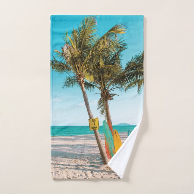 Panneaux de surf sur la plage lancer oreiller (Serviette à main)