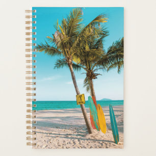 Panneaux de surf sur la plage lancer oreiller