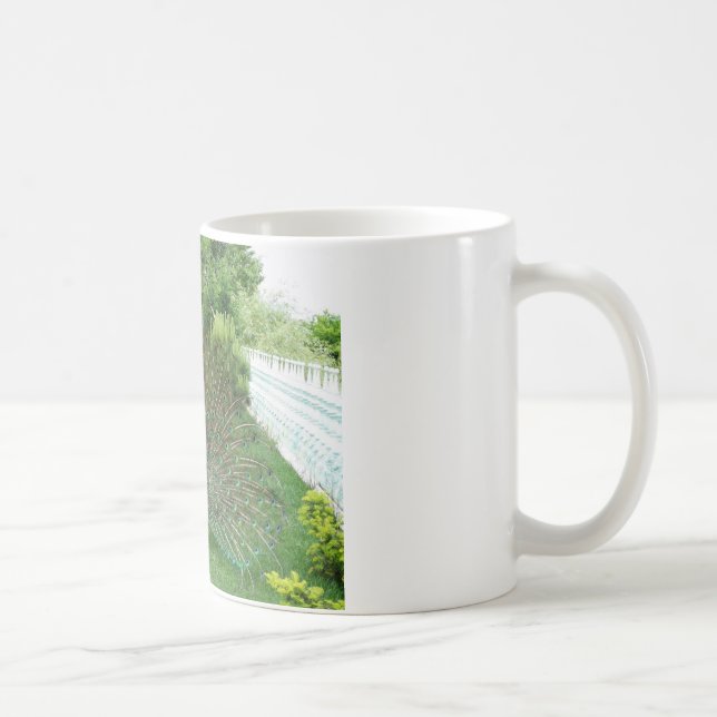 Paon dans un mug de jardin (Droite)