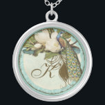 Paon vintage et collier décoré d'un monogramme<br><div class="desc">Cette conception vintage élégante de paon, de damassé et gravure à l'eau-forte est décrite sur un éventail de produits de mariage comprenant des invitations. Ce collier de souvenir d'argent sterling est parfait pour un cadeau nuptiale de douche pour la jeune mariée, pour les cadeaux des demoiselles d'honneur des bijoux pour...</div>