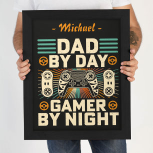 Papa by day Gamer by night personnalisable Poster