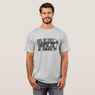 Papa par le Gamer de jour par le T-shirt de nuit