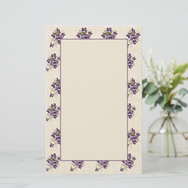 Papeterie Art Nouveau Violet Floral Pattern (Debout devant)
