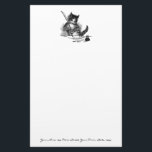 Papeterie Chat vintage écrivant une lettre<br><div class="desc">Cru mignon,  gravure à l'eau-forte noire et blanche d'une écriture de chat avec une plume. Le chat se concentre tellement dur qu'il a sa langue traîner. La manière parfaite de faire des personnes vous connaître sont un auteur.</div>