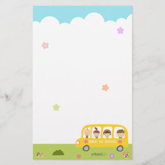 Papeterie École d'autobus de nouveau à l'école stationnaire