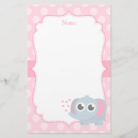 Éléphant de bébé mignon avec amour pour les filles